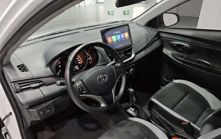 Toyota Yaris XP150 рестайлинг, 2022 год, 1 350 000 рублей, 12 фотография