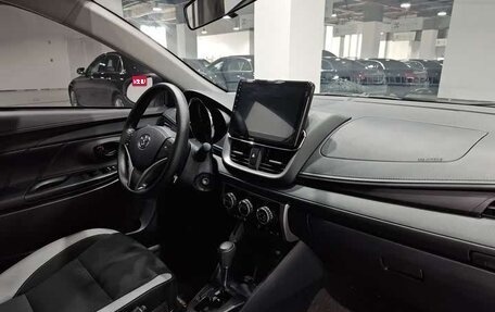 Toyota Yaris XP150 рестайлинг, 2022 год, 1 350 000 рублей, 13 фотография