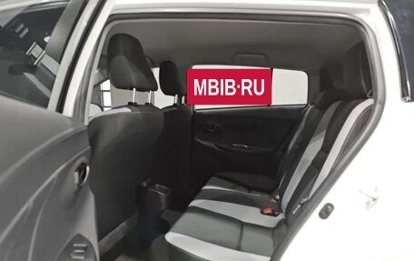 Toyota Yaris XP150 рестайлинг, 2022 год, 1 350 000 рублей, 16 фотография