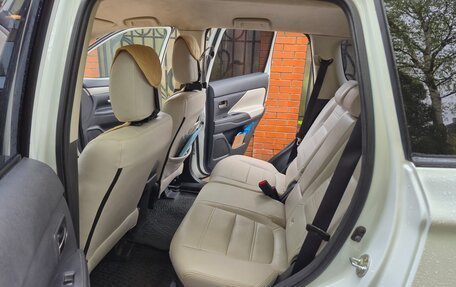 Mitsubishi Outlander III рестайлинг 3, 2013 год, 1 080 000 рублей, 6 фотография