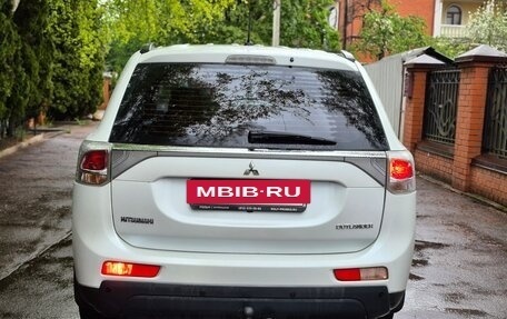 Mitsubishi Outlander III рестайлинг 3, 2013 год, 1 080 000 рублей, 2 фотография