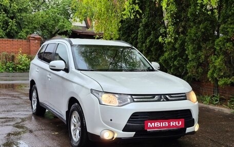 Mitsubishi Outlander III рестайлинг 3, 2013 год, 1 080 000 рублей, 3 фотография