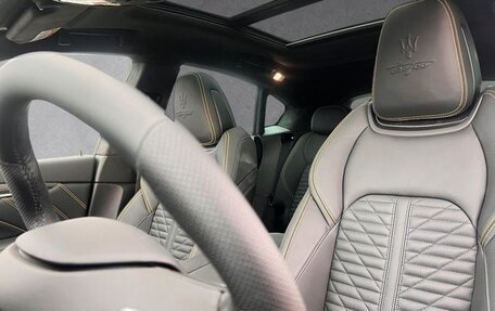 Maserati Levante I, 2024 год, 33 000 000 рублей, 6 фотография
