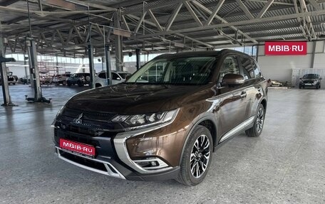 Mitsubishi Outlander III рестайлинг 3, 2021 год, 2 900 000 рублей, 1 фотография