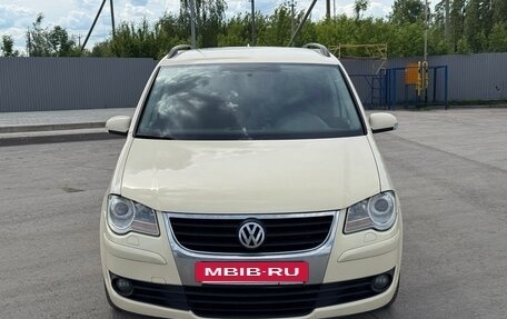 Volkswagen Touran III, 2008 год, 1 250 000 рублей, 2 фотография