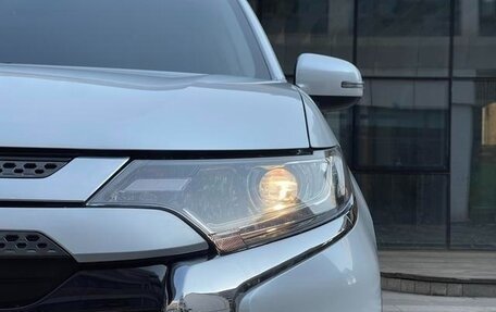 Mitsubishi Outlander III рестайлинг 3, 2022 год, 2 300 000 рублей, 5 фотография