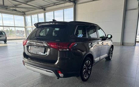 Mitsubishi Outlander III рестайлинг 3, 2021 год, 2 900 000 рублей, 2 фотография