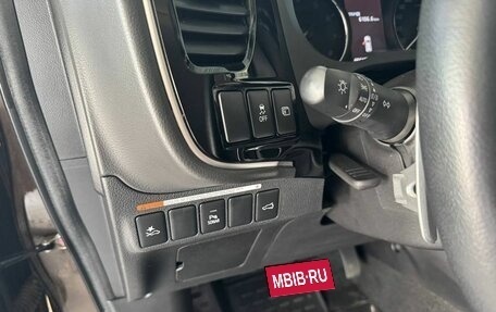 Mitsubishi Outlander III рестайлинг 3, 2021 год, 2 900 000 рублей, 12 фотография