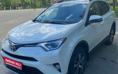 Toyota RAV4, 2016 год, 2 499 000 рублей, 8 фотография