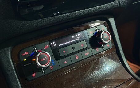 Volkswagen Touareg III, 2012 год, 1 530 000 рублей, 24 фотография