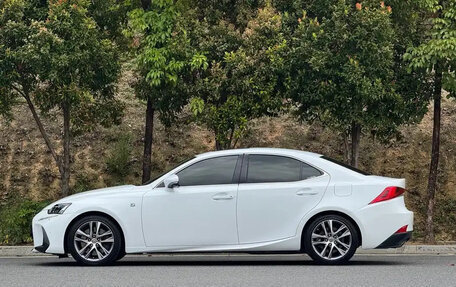 Lexus IS III, 2017 год, 2 450 055 рублей, 7 фотография