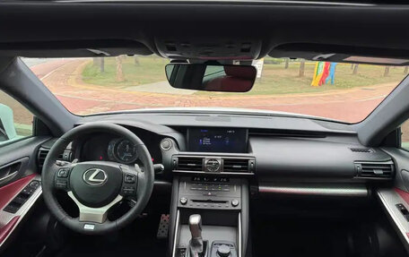 Lexus IS III, 2017 год, 2 450 055 рублей, 15 фотография