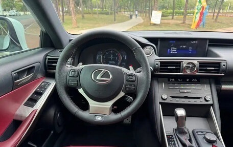 Lexus IS III, 2017 год, 2 450 055 рублей, 17 фотография