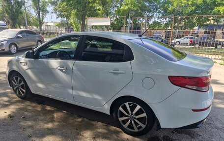 KIA Rio III рестайлинг, 2016 год, 869 000 рублей, 3 фотография