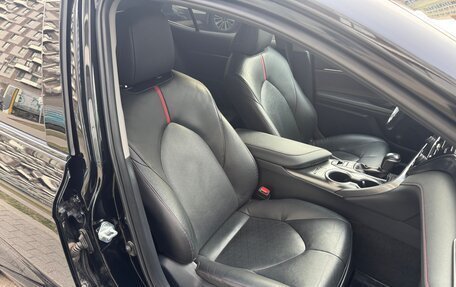 Toyota Camry, 2021 год, 3 750 000 рублей, 2 фотография