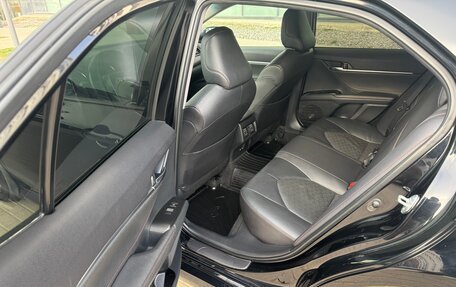 Toyota Camry, 2021 год, 3 750 000 рублей, 10 фотография