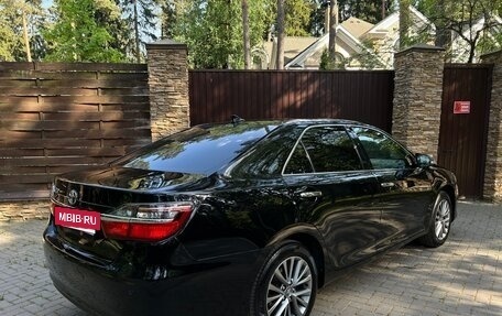 Toyota Camry, 2017 год, 1 850 000 рублей, 6 фотография