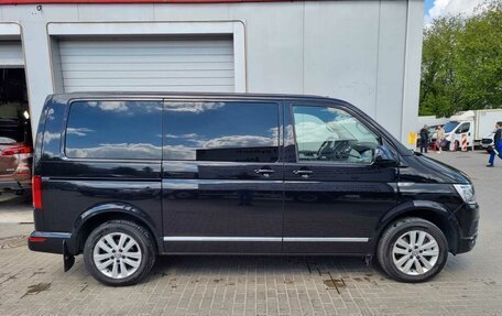 Volkswagen Caravelle T6 рестайлинг, 2019 год, 5 800 000 рублей, 5 фотография