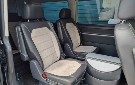 Volkswagen Caravelle T6 рестайлинг, 2019 год, 5 800 000 рублей, 11 фотография