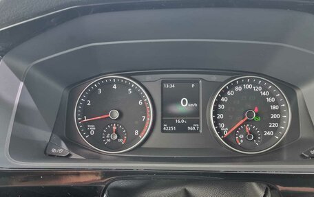 Volkswagen Caravelle T6 рестайлинг, 2019 год, 5 800 000 рублей, 10 фотография