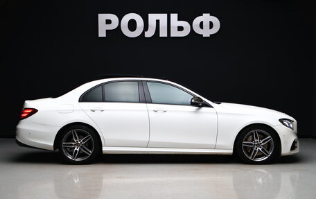 Mercedes-Benz E-Класс, 2017 год, 3 390 000 рублей, 6 фотография