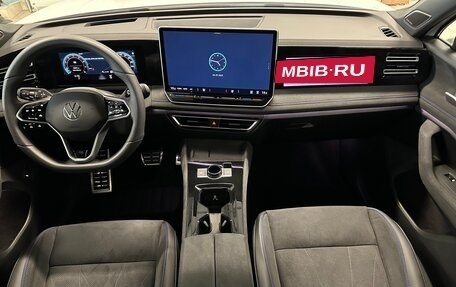 Volkswagen Tiguan, 2024 год, 3 999 000 рублей, 21 фотография
