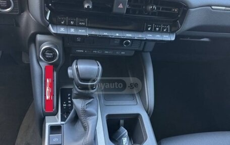 Toyota Land Cruiser Prado, 2024 год, 7 590 000 рублей, 9 фотография