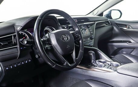 Toyota Camry, 2018 год, 2 496 000 рублей, 16 фотография