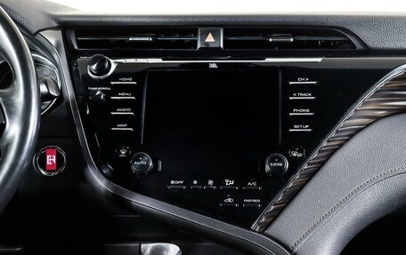 Toyota Camry, 2018 год, 2 496 000 рублей, 15 фотография