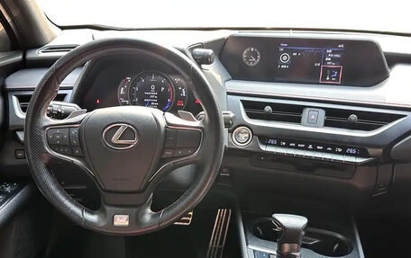 Lexus UX I, 2021 год, 1 990 055 рублей, 13 фотография