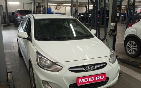 Hyundai Solaris II рестайлинг, 2013 год, 672 000 рублей, 2 фотография