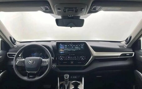 Toyota Highlander, 2025 год, 6 270 000 рублей, 17 фотография