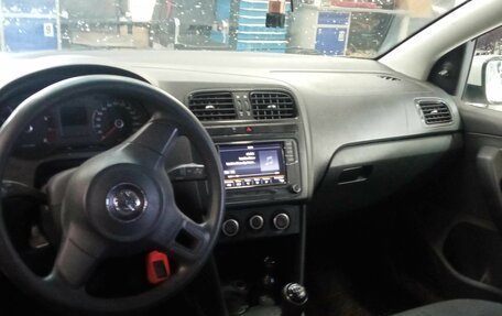 Volkswagen Polo VI (EU Market), 2013 год, 450 000 рублей, 5 фотография