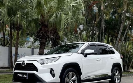 Toyota RAV4, 2022 год, 2 300 000 рублей, 1 фотография
