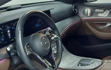 Mercedes-Benz E-Класс, 2022 год, 3 100 000 рублей, 8 фотография