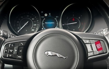 Jaguar E-Pace, 2019 год, 3 100 000 рублей, 24 фотография
