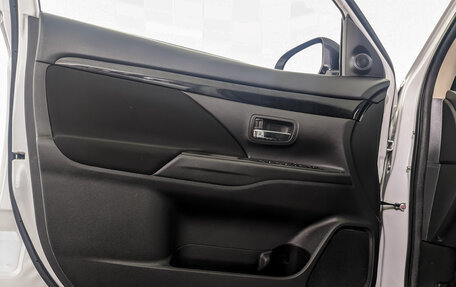 Mitsubishi Outlander III рестайлинг 3, 2020 год, 2 225 000 рублей, 19 фотография