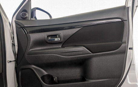 Mitsubishi Outlander III рестайлинг 3, 2020 год, 2 225 000 рублей, 24 фотография