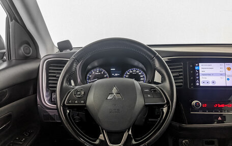 Mitsubishi Outlander III рестайлинг 3, 2020 год, 2 225 000 рублей, 21 фотография