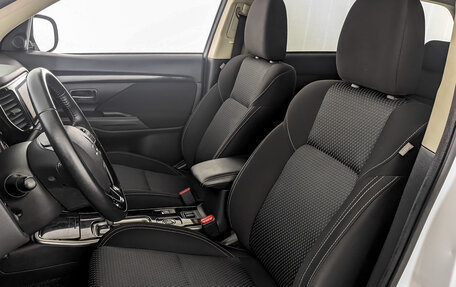 Mitsubishi Outlander III рестайлинг 3, 2020 год, 2 225 000 рублей, 20 фотография