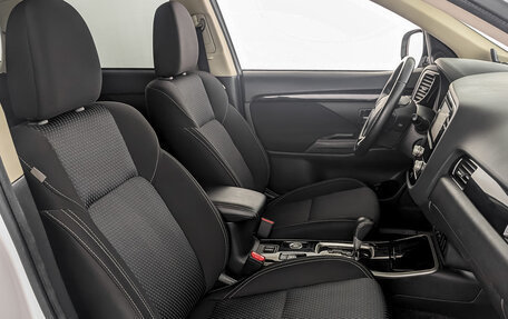 Mitsubishi Outlander III рестайлинг 3, 2020 год, 2 225 000 рублей, 23 фотография