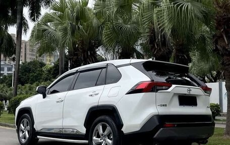 Toyota RAV4, 2022 год, 2 300 000 рублей, 2 фотография
