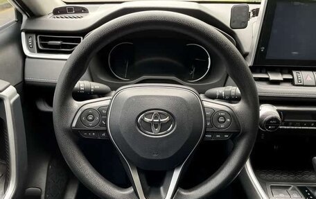 Toyota RAV4, 2022 год, 2 300 000 рублей, 8 фотография