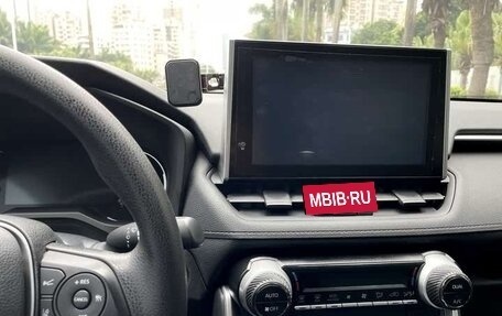 Toyota RAV4, 2022 год, 2 300 000 рублей, 9 фотография