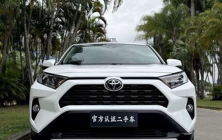 Toyota RAV4, 2022 год, 2 300 000 рублей, 10 фотография