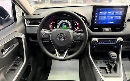 Toyota RAV4, 2021 год, 2 660 300 рублей, 10 фотография