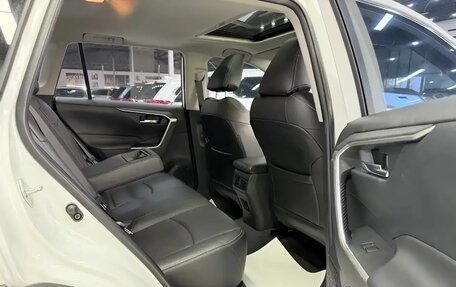 Toyota RAV4, 2021 год, 2 660 300 рублей, 15 фотография