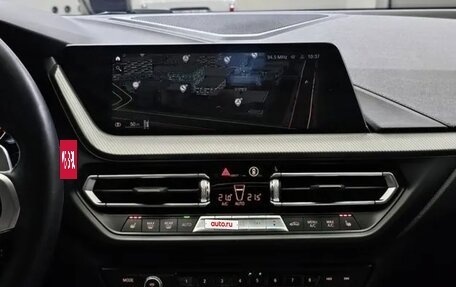 BMW 1 серия, 2022 год, 2 470 000 рублей, 13 фотография
