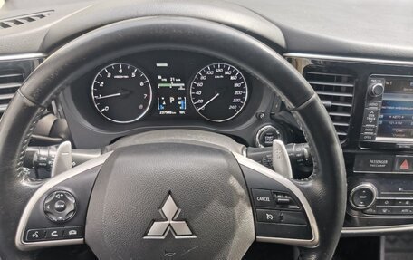Mitsubishi Outlander III рестайлинг 3, 2014 год, 1 550 000 рублей, 8 фотография