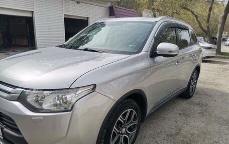 Mitsubishi Outlander III рестайлинг 3, 2014 год, 1 550 000 рублей, 3 фотография